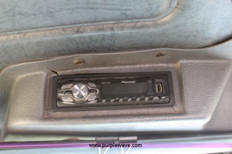 image for item B7388 1998 Mack RD688S semi truck