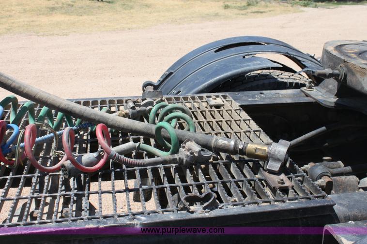 image for item B7388 1998 Mack RD688S semi truck