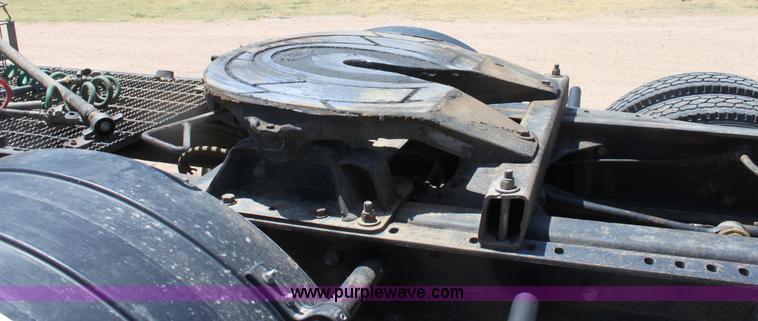 image for item B7388 1998 Mack RD688S semi truck