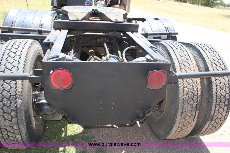 image for item B7388 1998 Mack RD688S semi truck