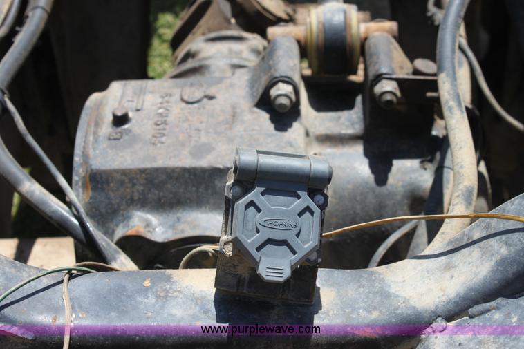 image for item B7388 1998 Mack RD688S semi truck