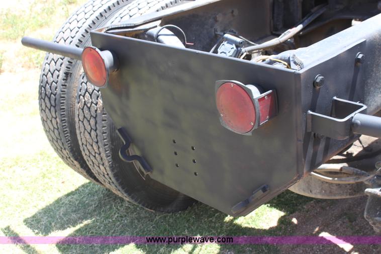 image for item B7388 1998 Mack RD688S semi truck