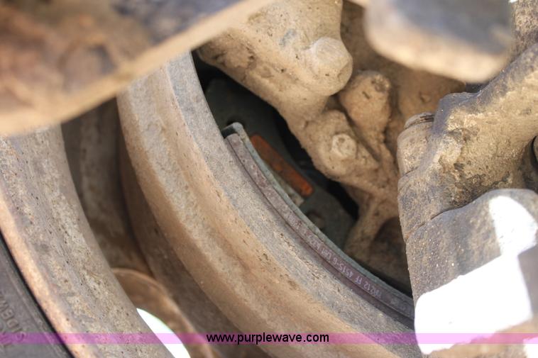 image for item B7388 1998 Mack RD688S semi truck