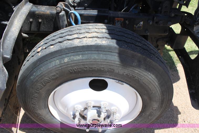 image for item B7388 1998 Mack RD688S semi truck