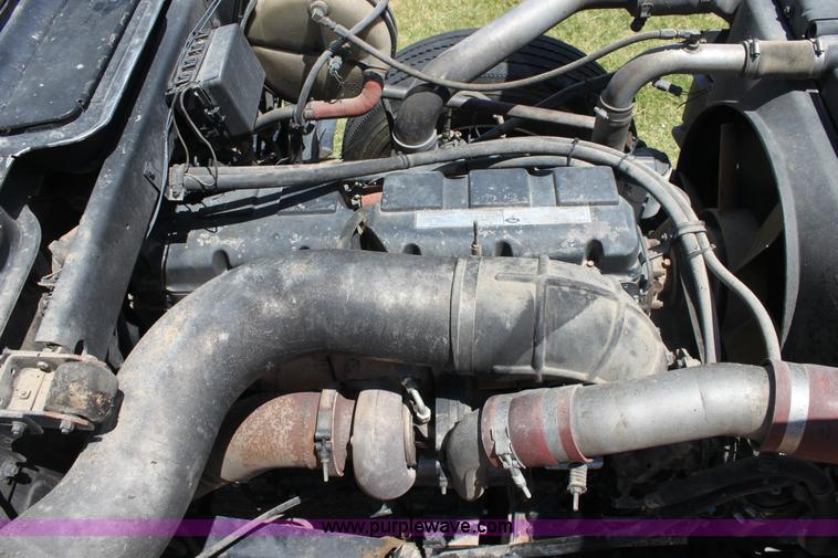 image for item B7388 1998 Mack RD688S semi truck