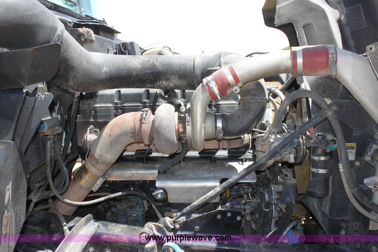 image for item B7388 1998 Mack RD688S semi truck