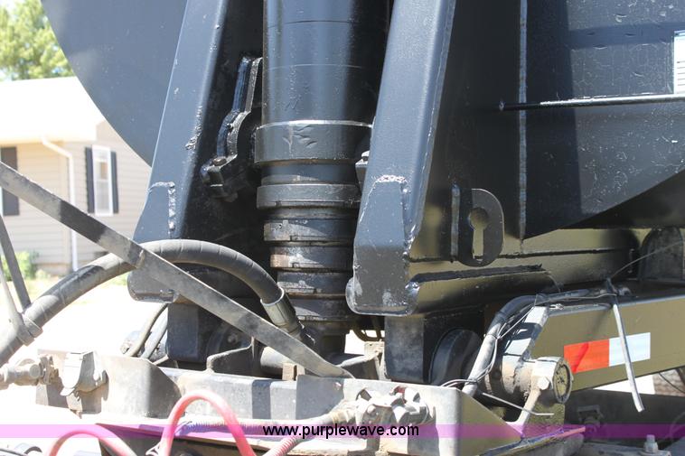 image for item B7389 2000 Travis barrel end dump trailer