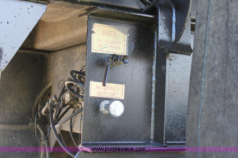 image for item B7389 2000 Travis barrel end dump trailer