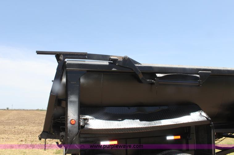 image for item B7389 2000 Travis barrel end dump trailer