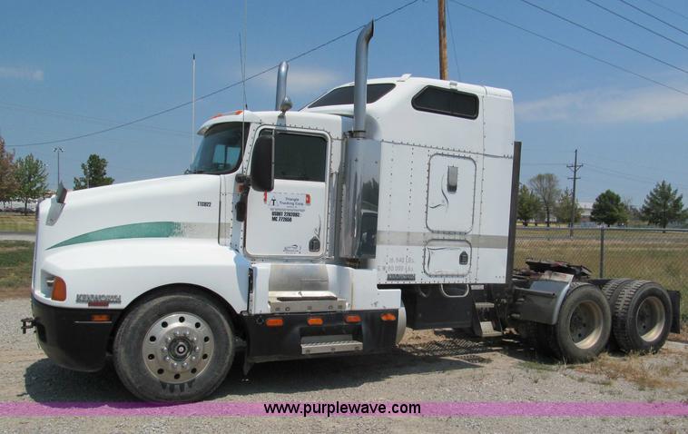 image for item C2321 1991 Kenworth T600 semi truck