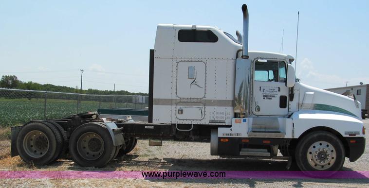 image for item C2321 1991 Kenworth T600 semi truck