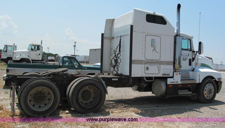 image for item C2321 1991 Kenworth T600 semi truck