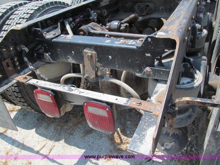 image for item C2321 1991 Kenworth T600 semi truck