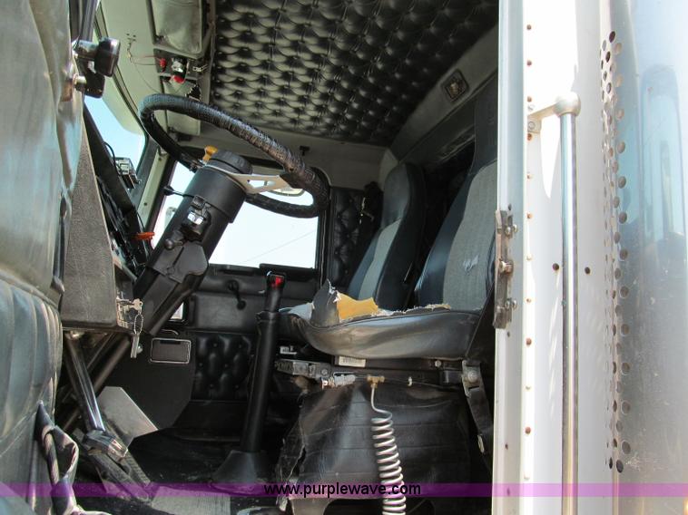 image for item C2321 1991 Kenworth T600 semi truck