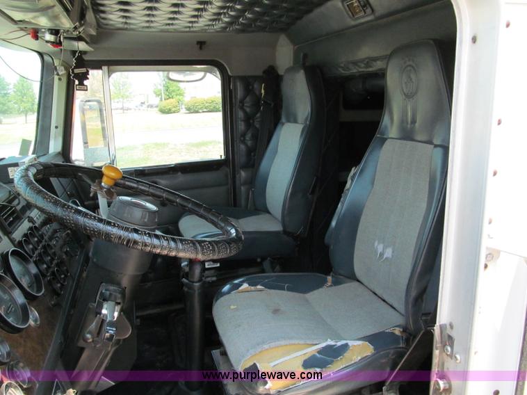 image for item C2321 1991 Kenworth T600 semi truck