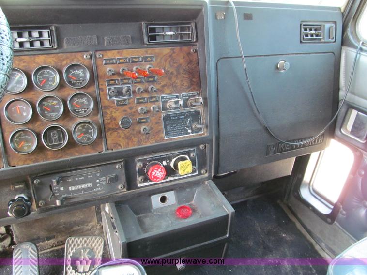 image for item C2321 1991 Kenworth T600 semi truck