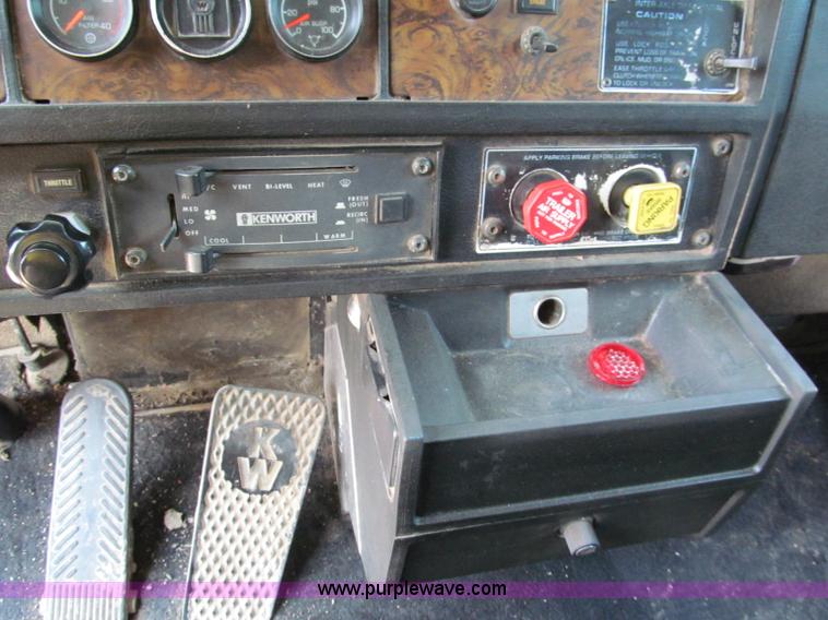 image for item C2321 1991 Kenworth T600 semi truck