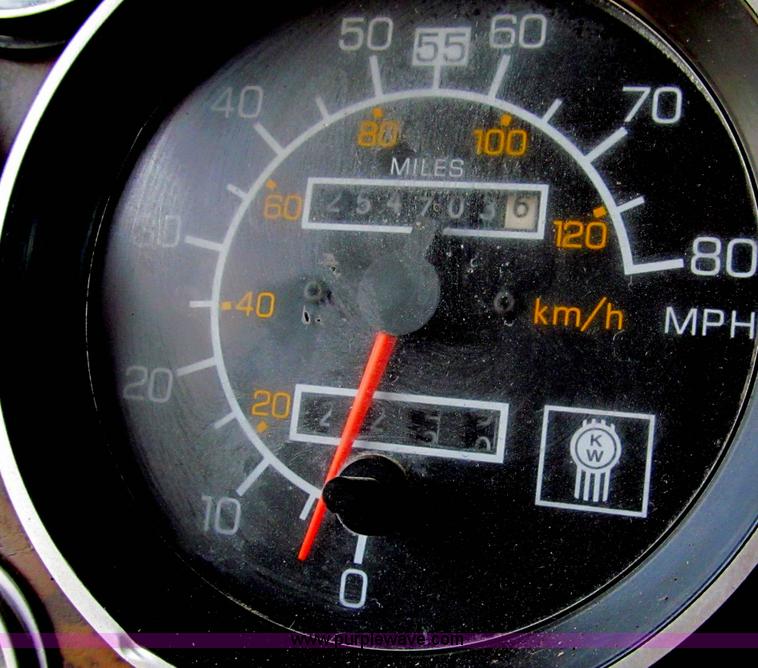 image for item C2321 1991 Kenworth T600 semi truck