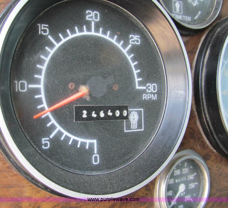 image for item C2321 1991 Kenworth T600 semi truck