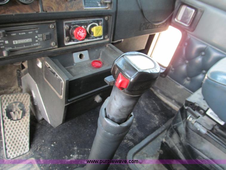 image for item C2321 1991 Kenworth T600 semi truck