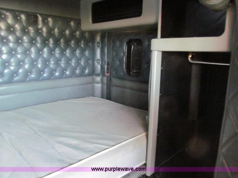 image for item C2321 1991 Kenworth T600 semi truck