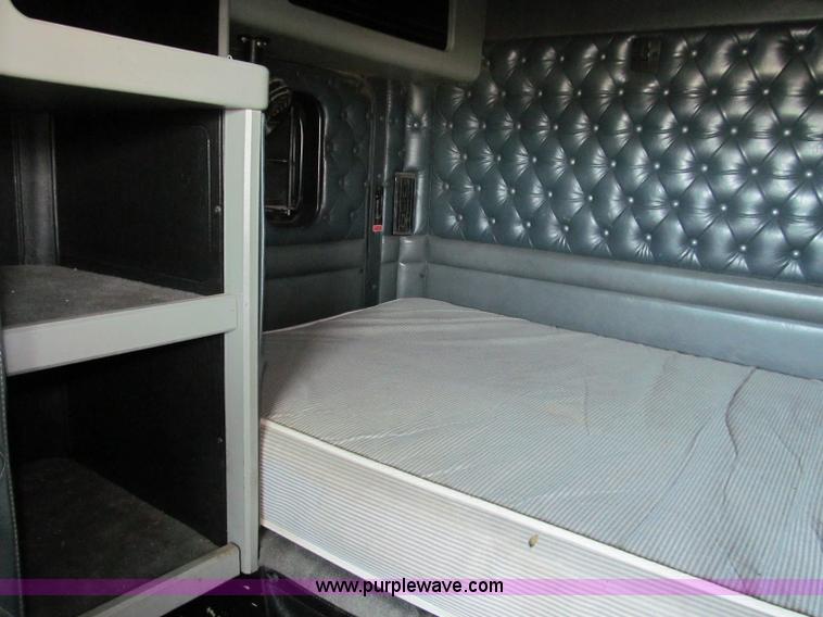 image for item C2321 1991 Kenworth T600 semi truck