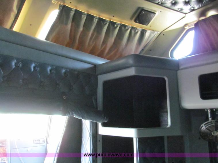 image for item C2321 1991 Kenworth T600 semi truck