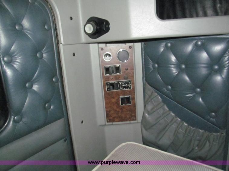 image for item C2321 1991 Kenworth T600 semi truck