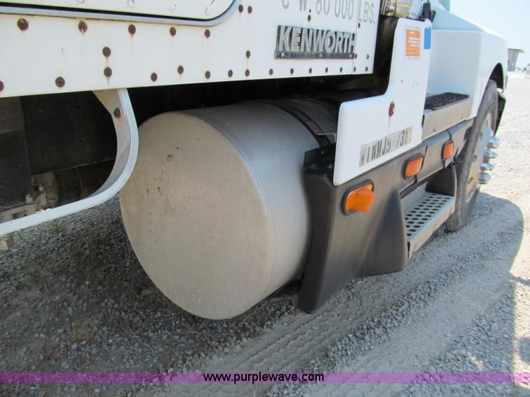 image for item C2321 1991 Kenworth T600 semi truck