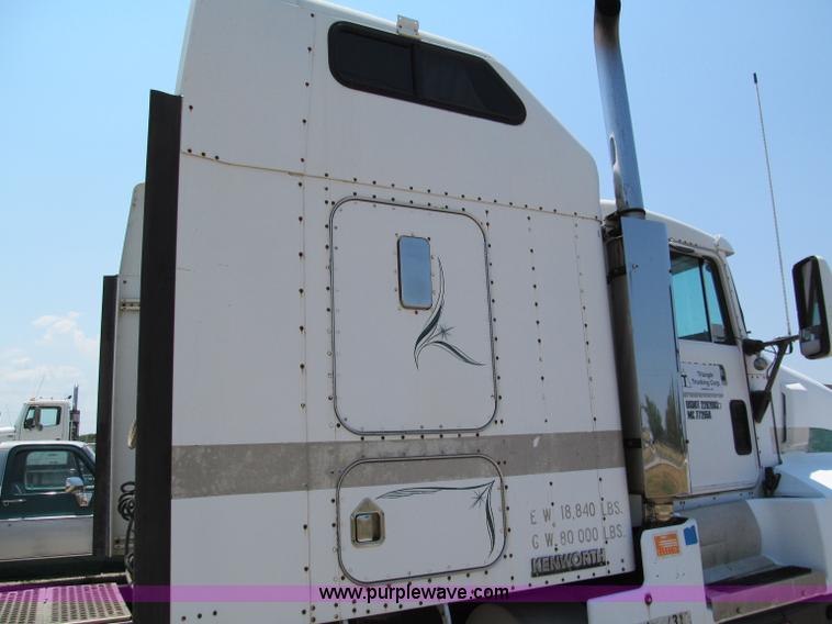 image for item C2321 1991 Kenworth T600 semi truck