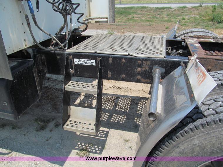 image for item C2321 1991 Kenworth T600 semi truck