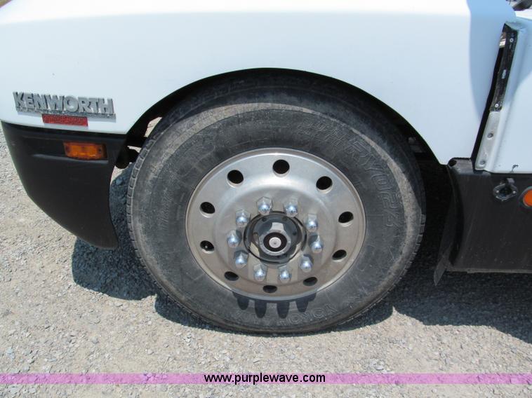 image for item C2321 1991 Kenworth T600 semi truck