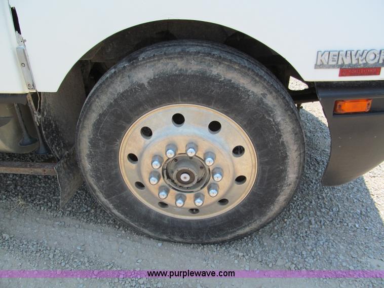 image for item C2321 1991 Kenworth T600 semi truck
