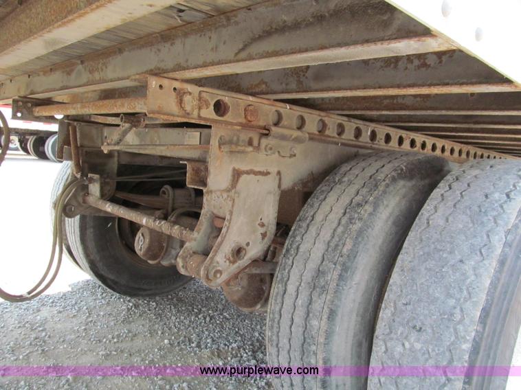 image for item C2322 1993 Pine 48' dry van trailer