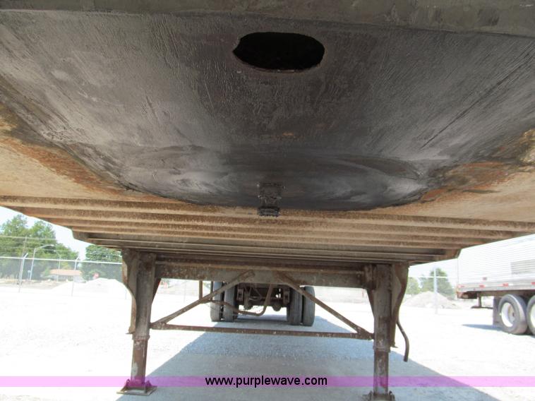 image for item C2322 1993 Pine 48' dry van trailer