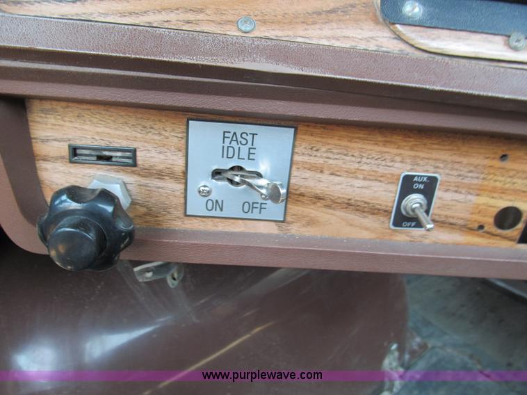 image for item C2433 1989 Volvo White GMC WCA semi truck