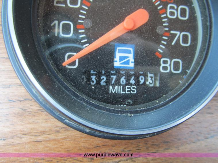 image for item C2433 1989 Volvo White GMC WCA semi truck