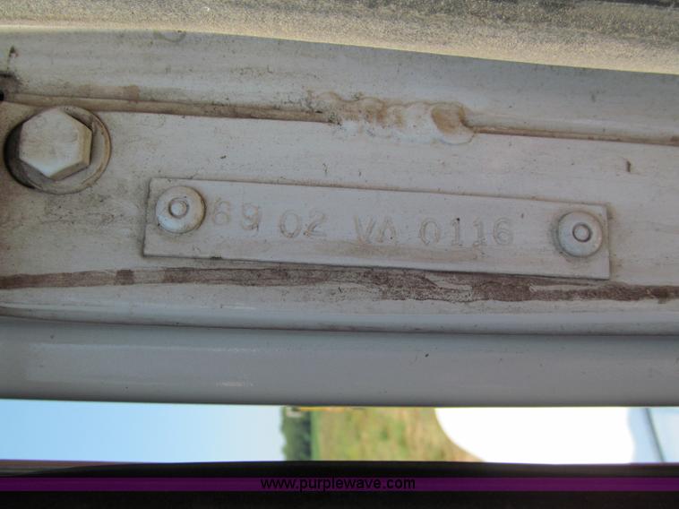 image for item C2433 1989 Volvo White GMC WCA semi truck