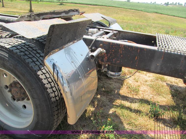 image for item C2433 1989 Volvo White GMC WCA semi truck