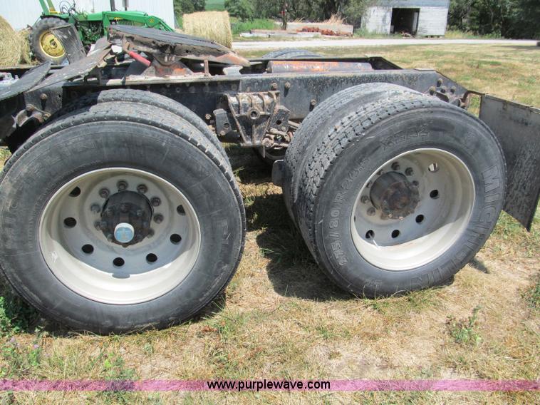 image for item C2433 1989 Volvo White GMC WCA semi truck