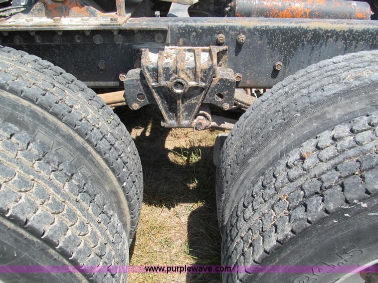 image for item C2433 1989 Volvo White GMC WCA semi truck