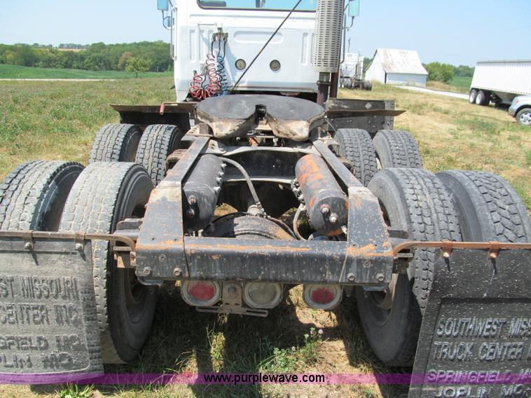 image for item C2433 1989 Volvo White GMC WCA semi truck