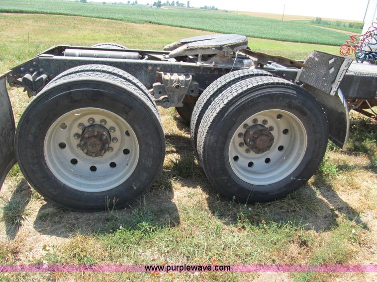 image for item C2433 1989 Volvo White GMC WCA semi truck