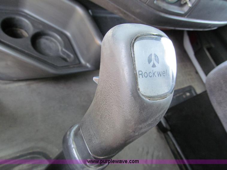 image for item C2435 1999 Volvo VN semi truck