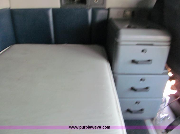 image for item C2435 1999 Volvo VN semi truck