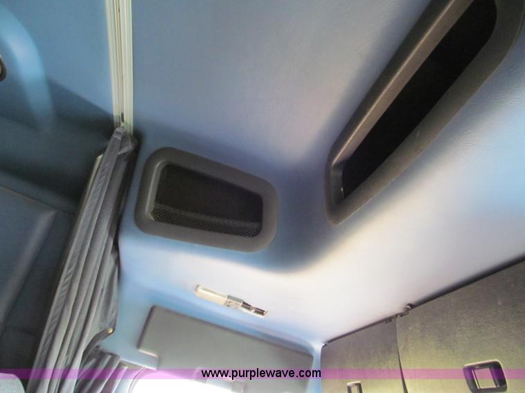 image for item C2435 1999 Volvo VN semi truck