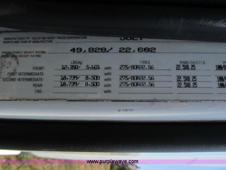 image for item C2435 1999 Volvo VN semi truck