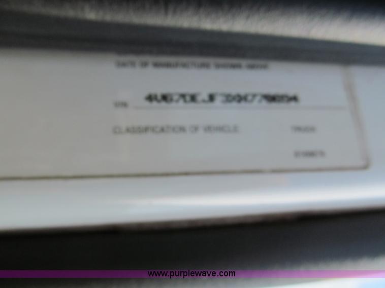 image for item C2435 1999 Volvo VN semi truck