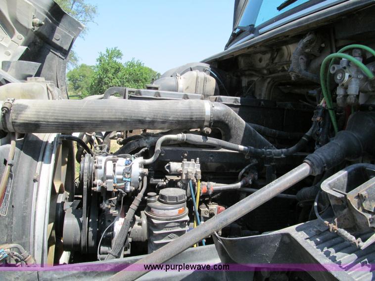 image for item C2435 1999 Volvo VN semi truck