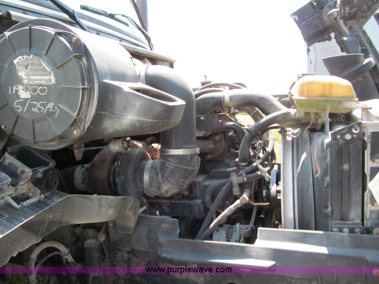 image for item C2435 1999 Volvo VN semi truck